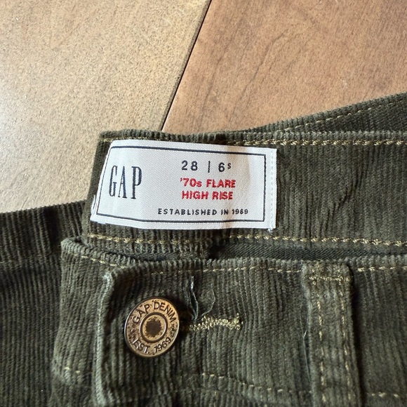 GAP 70’s High Rise Flare Corduroys - Picture 4 of 7
